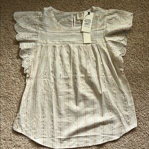 Good Hart White Lace Sleeve Top medium